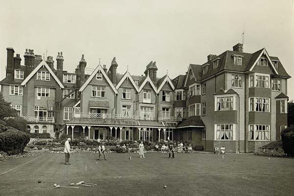 People playing croquet on the Hydro Hotel Lawn